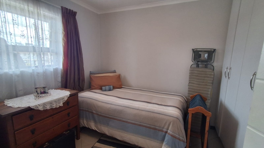 2 Bedroom Property for Sale in Buhrein Western Cape